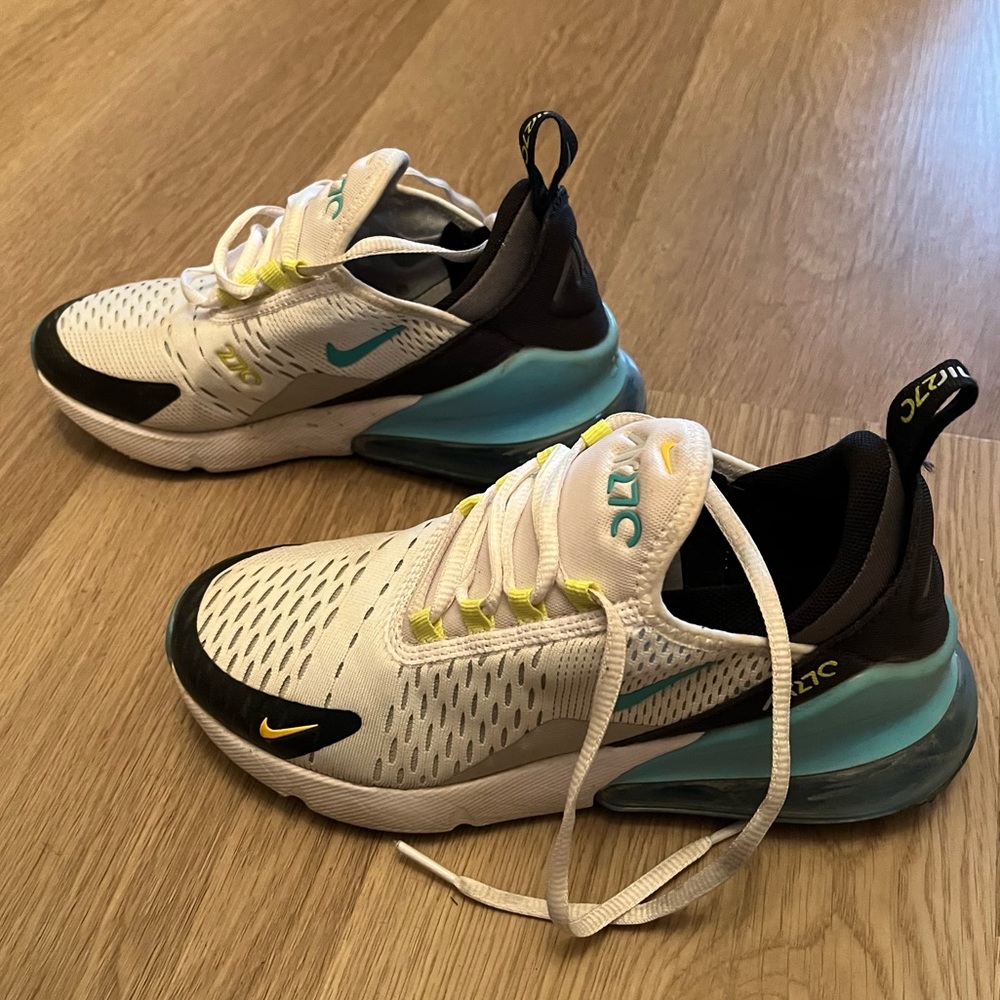 Nearly New Youth Nike Sneakers (4Y)